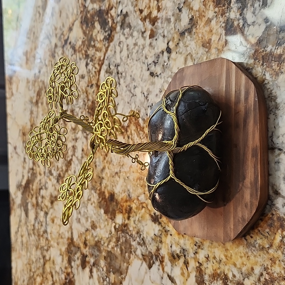Gold wire Tree - Picture 3 of 7